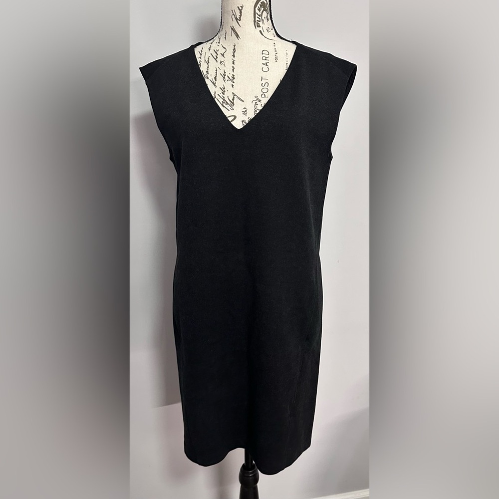 🖤 Club Monaco V-Neck Top – Black 🖤 - Picture 7 of 13